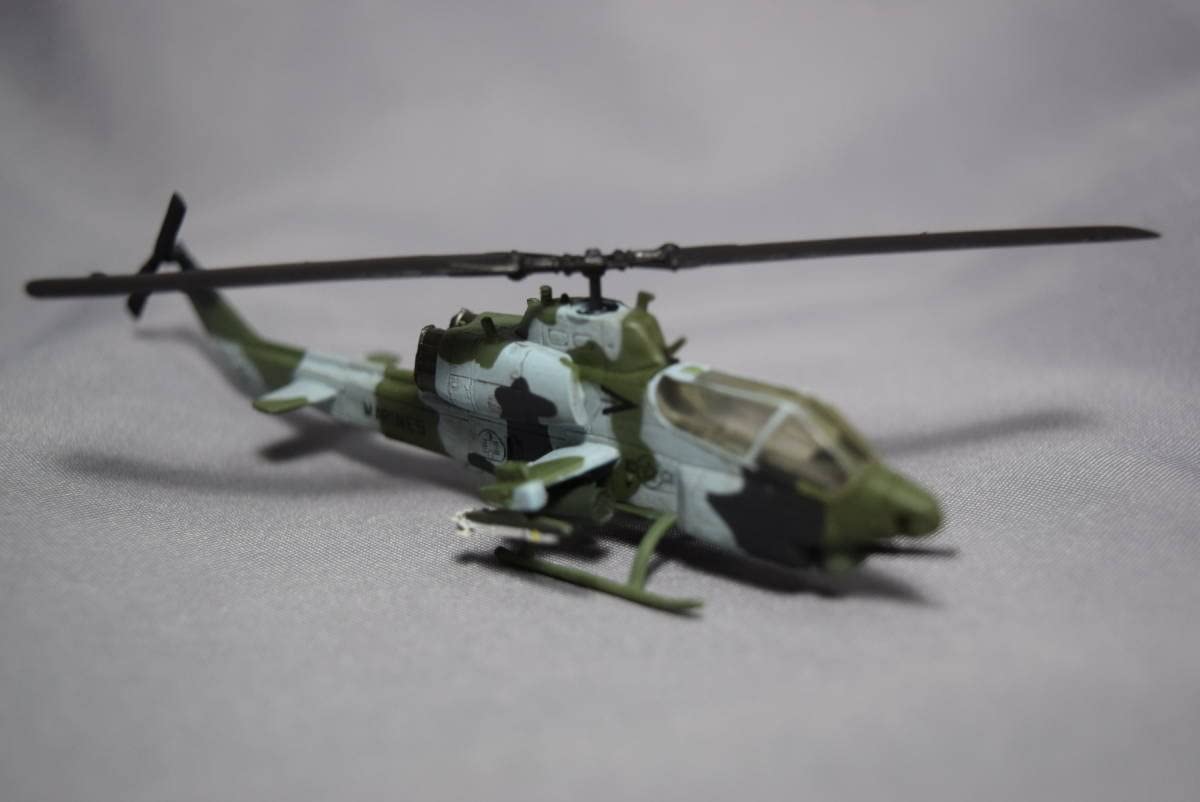 【希少】AH-1W 1:18 SUPER COBRA センチュリートイズ 攻撃ヘリ「AH-1Wスーパーコブラ」の完成品モデルがウォルターソンズ