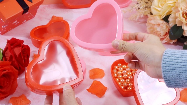 未使用 Queen of Hearts 2段ケーキスタンドBOX Amazon.com: Colingmill 24 Pcs Small Heart Containers Heart Plastic