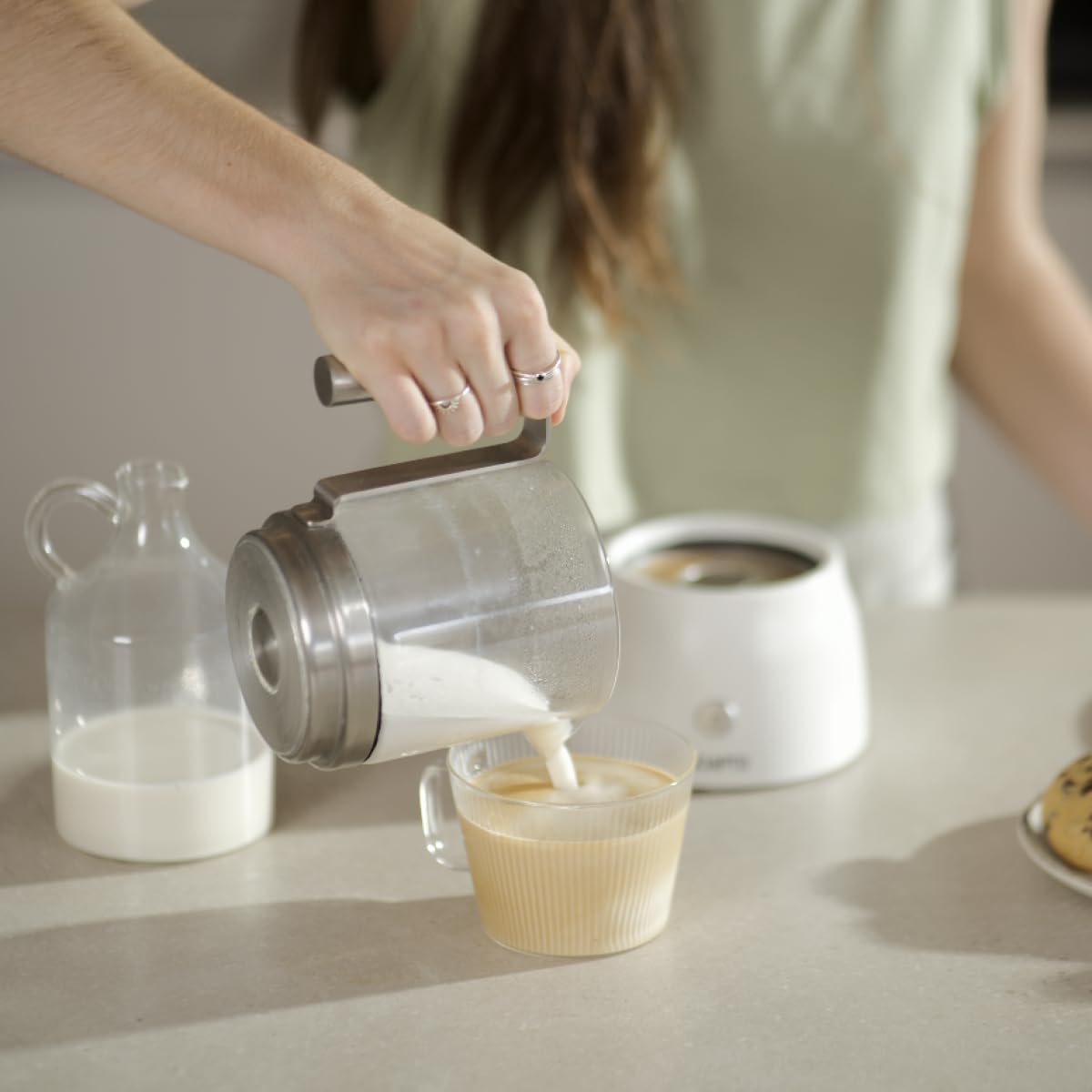 Incapto Coffee - Automatyczny spieniacz mleka | Kolor czarny | Pojemność 100-150 ml | Capuccinator | Parowiec do mleka i napojów warzywnych | Zimno i na gorąco