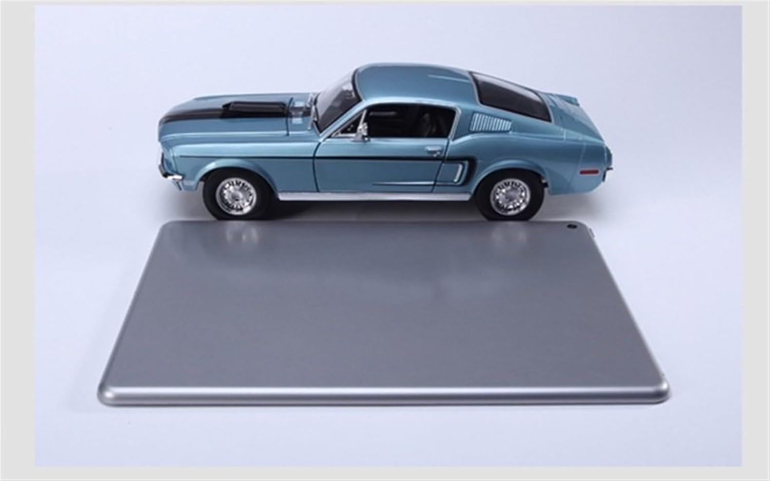 1:18 1967 Green Alloy Classic Car Model(1967 Black)