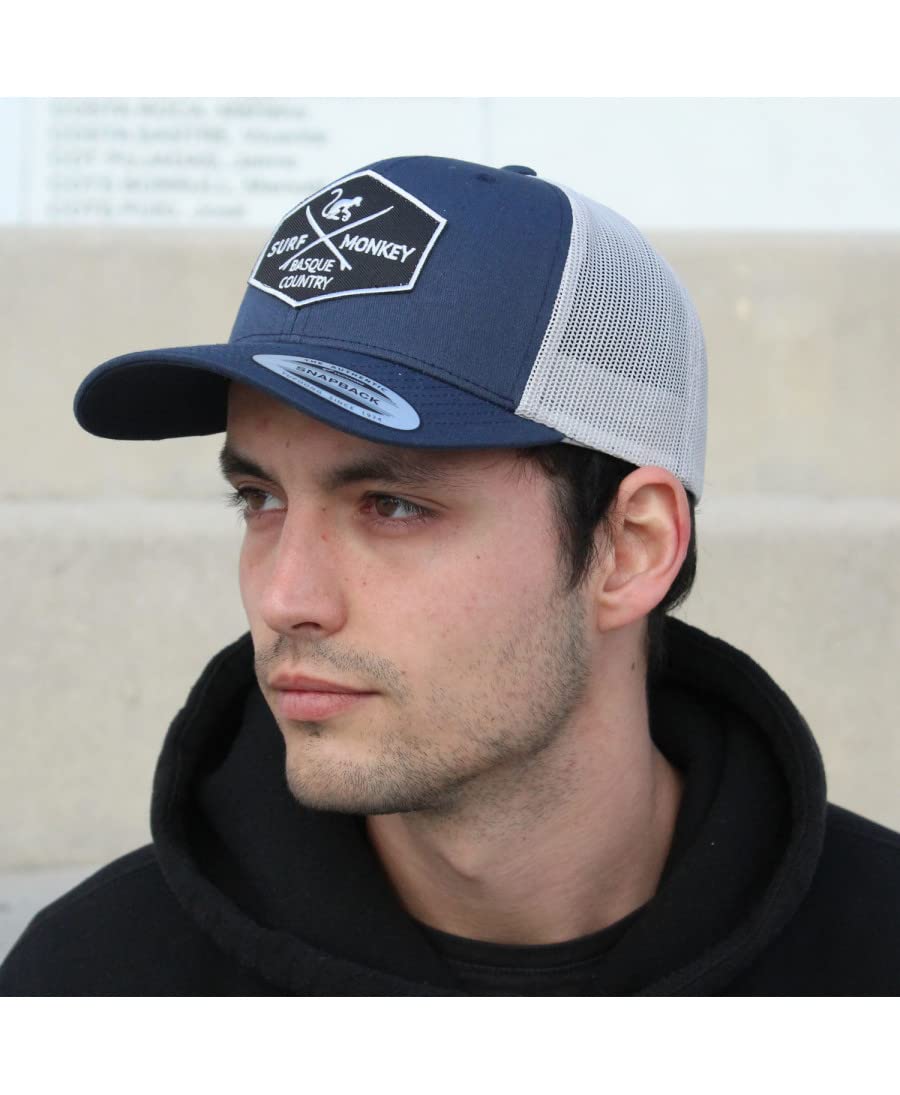 asquette Trucker pour Homme - Visière Semi courbée - Taille Unique - 5 Panneaux - Ajustable par réglette Plastique rétro Snapback - Surfer sur Le Pays Basque
