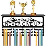 CREATCABIN Never Give Up Medaillenaufhänger Trophäenregal Mit 12 Haken Metall Medaillenhalter Aufhängen An Der Wand 60+ Medaillen Ständer Mit Ablage Für Sport Baseball Laufen Rennen 40x20x10cm