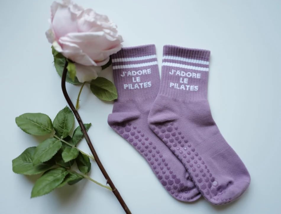 PILATES UNIVERSITY J’adore Le Pilates (I Love Pilates) Lavender Socks4