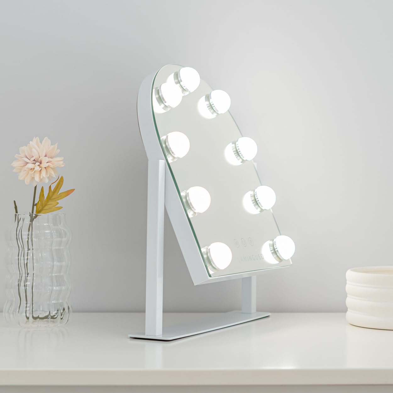 Flamingueo Specchio Trucco con Luci Curvo - 9 LED - 3 Modi di Luce - Intensità Regolabile - Controllo Tattile - Posizione Regolabile - Vanity Mirror - Bianco - 30,5x6x36cm
