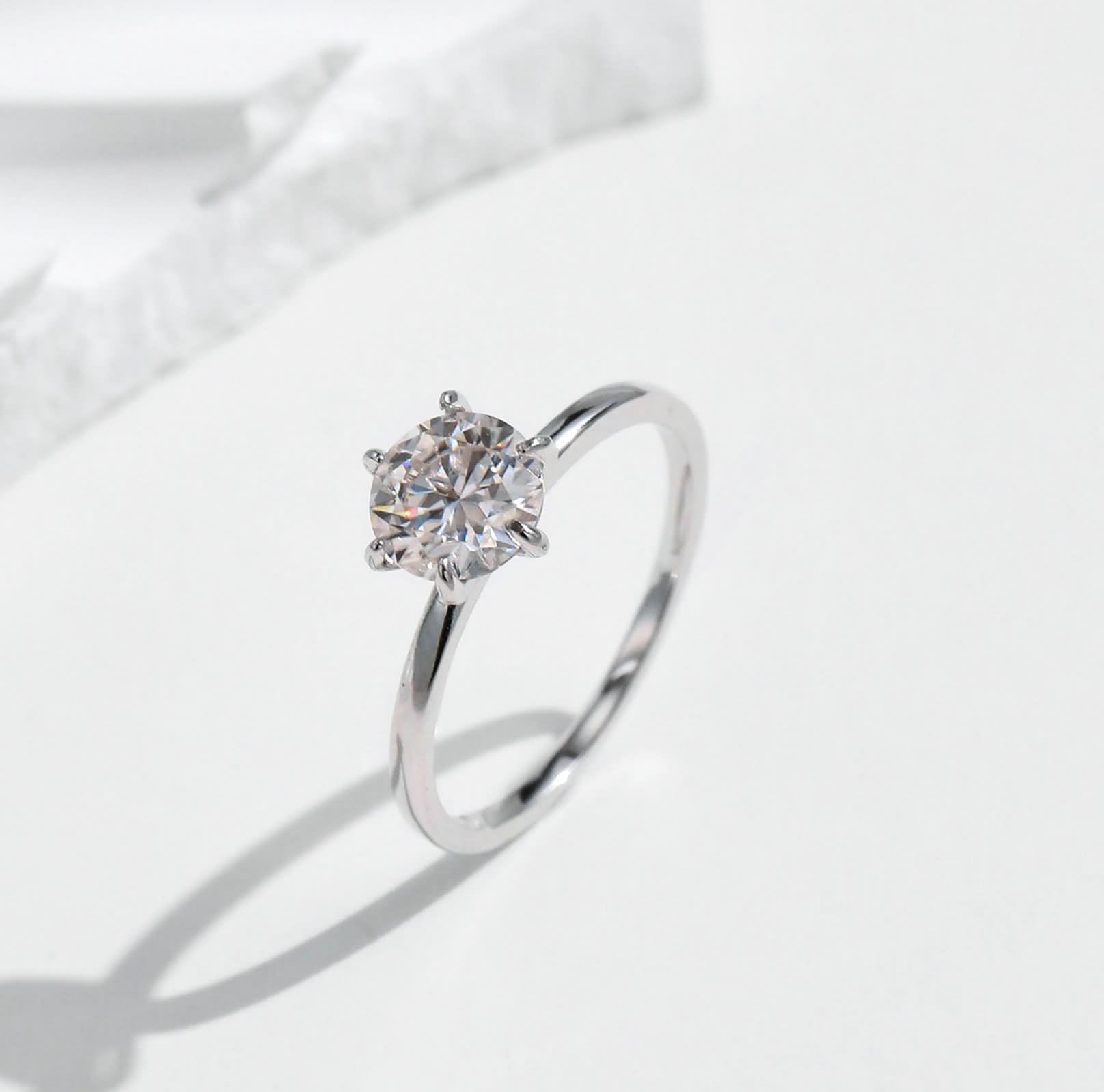 Set di anelli di fidanzamento da donna, rotondi, con moissanite bianca, forma rotonda, oro bianco
