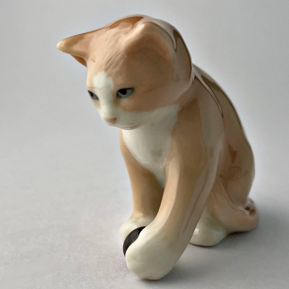 Amazon.co.jp: ロイヤルコペンハーゲン猫 フィギュリン 置物