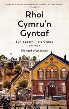 Paperback Rhoi Cymru’n Gyntaf [Welsh] Book