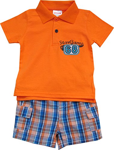 Short court à carreaux et t-shirt Schnizler pour les jeux d'été au parc