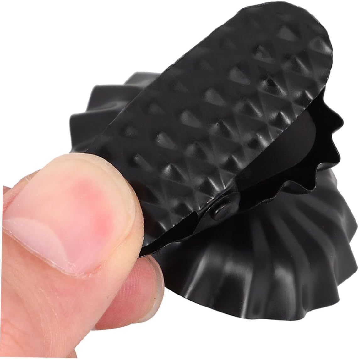 100pcs Xmas Candlestick Clips Metal Candle Clips for Elegant Table Centerpieces Rustic Style Holders for Christmas Parties and Formal Events Stable Design