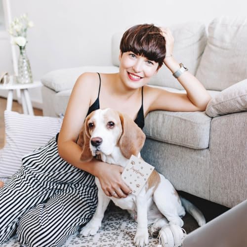 Wilhelm Fell Impfpasshülle für Tiere I Personalisierbar für deinen Hund I Persönliche Geschenkidee für Haustierbesitzer I Schutzhülle für den Impfpass für Haustiere (Pfote Beige)