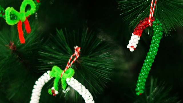 Set Braccialetti Natalizi Con Perline E Ciondoli: Rosso, Verde E Bianco, Tema Merry Christmas, Regalo Festivo - 3