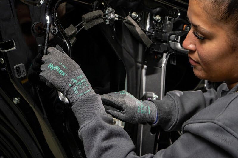 Ansell HyFlex 11-584 Gants Anti-Coupures, Enduction Nitrile Résistante à l'Abrasion, Gants de Travail Professionnels Haute Protection, Homme Femme, Gris, Taille L (12 Paires)