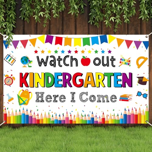 Watch Out Kindergarten Backdrop Preschool Graduation Hanging Banner Class of 2025 Graduation Photo Background Daycare Grad Party Here l Come Decoration for Pre K Graduate Themed Party Supplies 71x43In