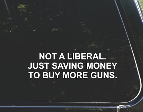 No es un liberal. Solo ahorra dinero para comprar más armas. - Calcomanía divertida para ventana de vinilo para automóviles Blanco 8.75 pulgadas