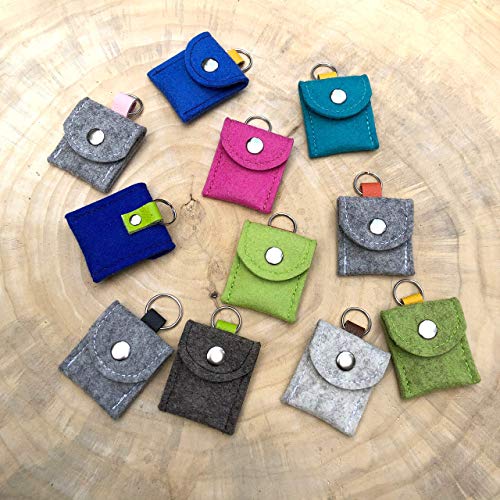 Manufactica Luna Halsbandtasche aus Wollfilz für Hunde - Hundemarke, Steuermarke, Tassomarke, Einkaufschip, Tile Chip und AirTag von Apple - Handmade - 5 x 5.5 cm oder 4.5 x 4.5 cm