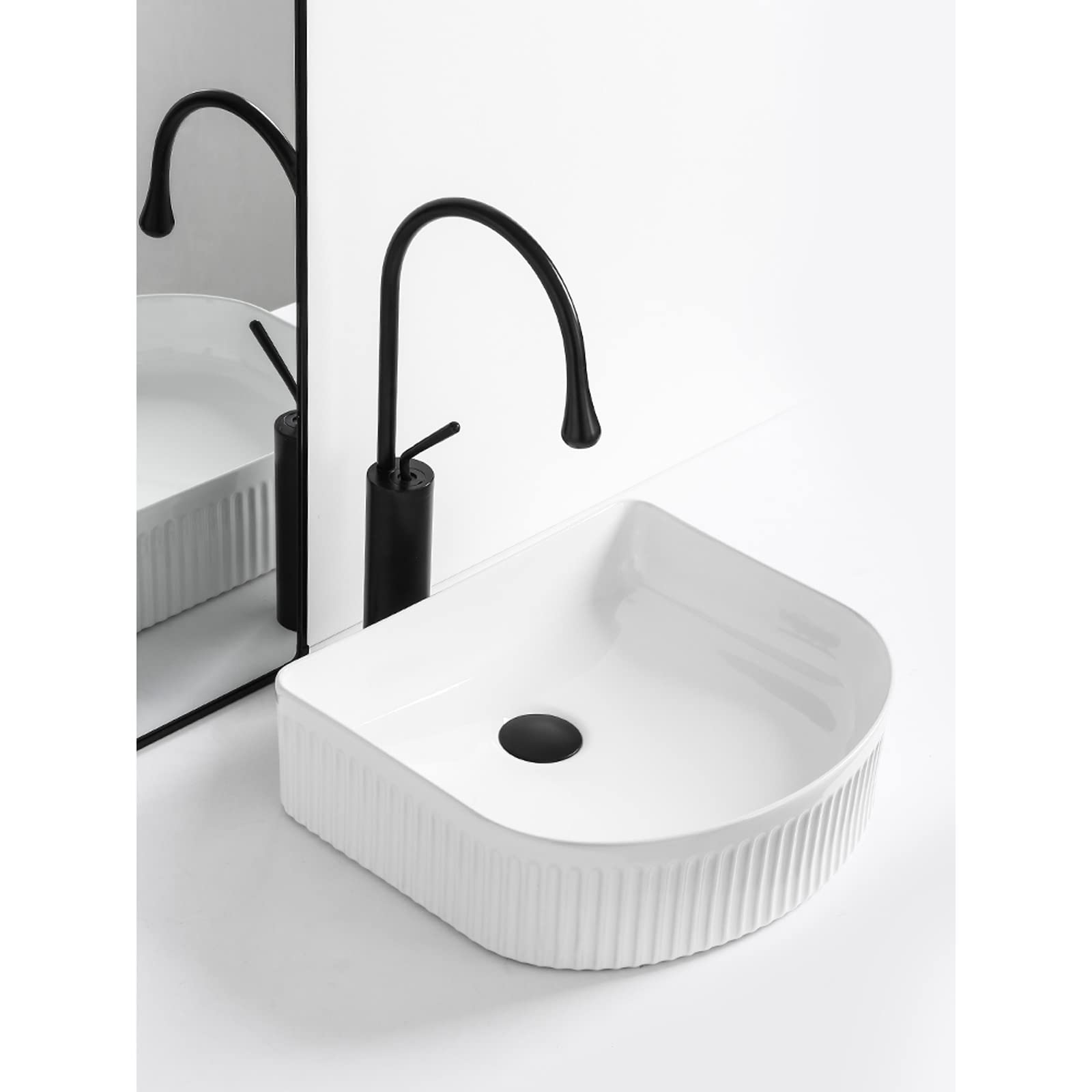Umywalka nablatowa, umywalka nablatowa, umywalka łazienkowa, ceramiczna umywalka nablatowa, porcelanowa, prostokątna, czarna umywalka nablatowa ze złotymi liniami, zestaw czarnych kranów