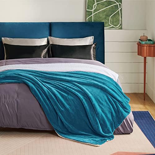 Bedsure Sherpa Fleece Throw Blanket - Fluffy Microfiber Solid Blankets for Bed and Couch Double/Twin Size, Turquoise, 150x200cm
