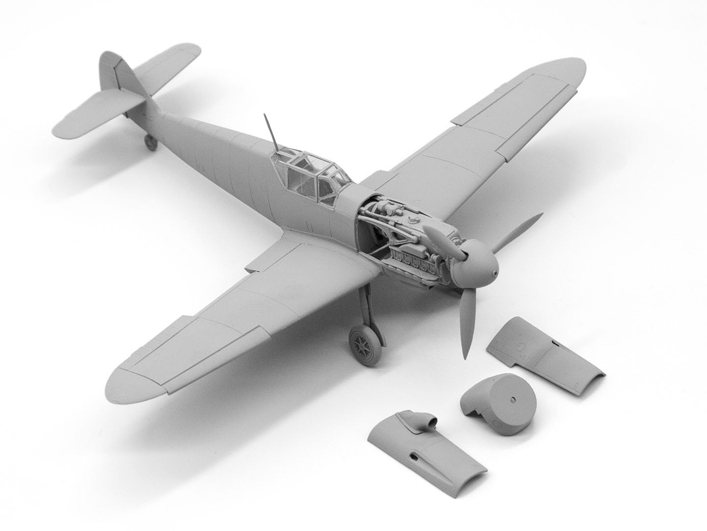 1/48メッサーシュミット　飛行機プラモデル Amazon | ICM 1/48 メッサーシュミット Bf109F-4 プラモデル 48103