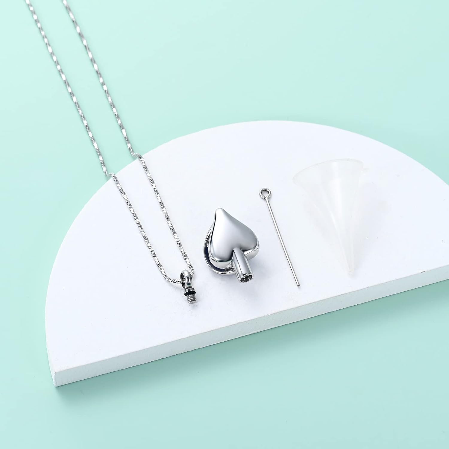 Yinplsmemory インフィニティ ラブ ハート 骨壺 ネックレス 女性用 記念 クリスタル ハート 骨壺 ロケット 遺灰 記