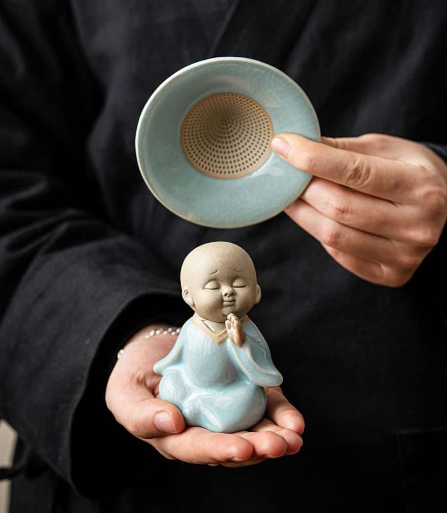 Infusor de té de malla fina de cerámica, infusor para té suelto, colador de malla fina, estatua de monje pequeño, decoración de mesa de té, filtro de té A08