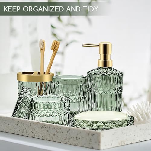 5 Stück Grünes Glas Badezimmer Zubehör Set, Glas Badezimmer Accessoires Set von Lotionspender,Seifenschale,Zahnbürstenhalter,Becher,Wattestäbchen Badezimmer Deko Set für Modernes Bad,Vintage Geschenk