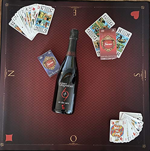 Coffret haute gamme avec tapis de jeux néoprène + 1 jeu de tarot FOURNIER + 1 jeu 52 FOURNIER + 1 x 75cl de Crémant d'anjou blanc GAGNEBERT.
