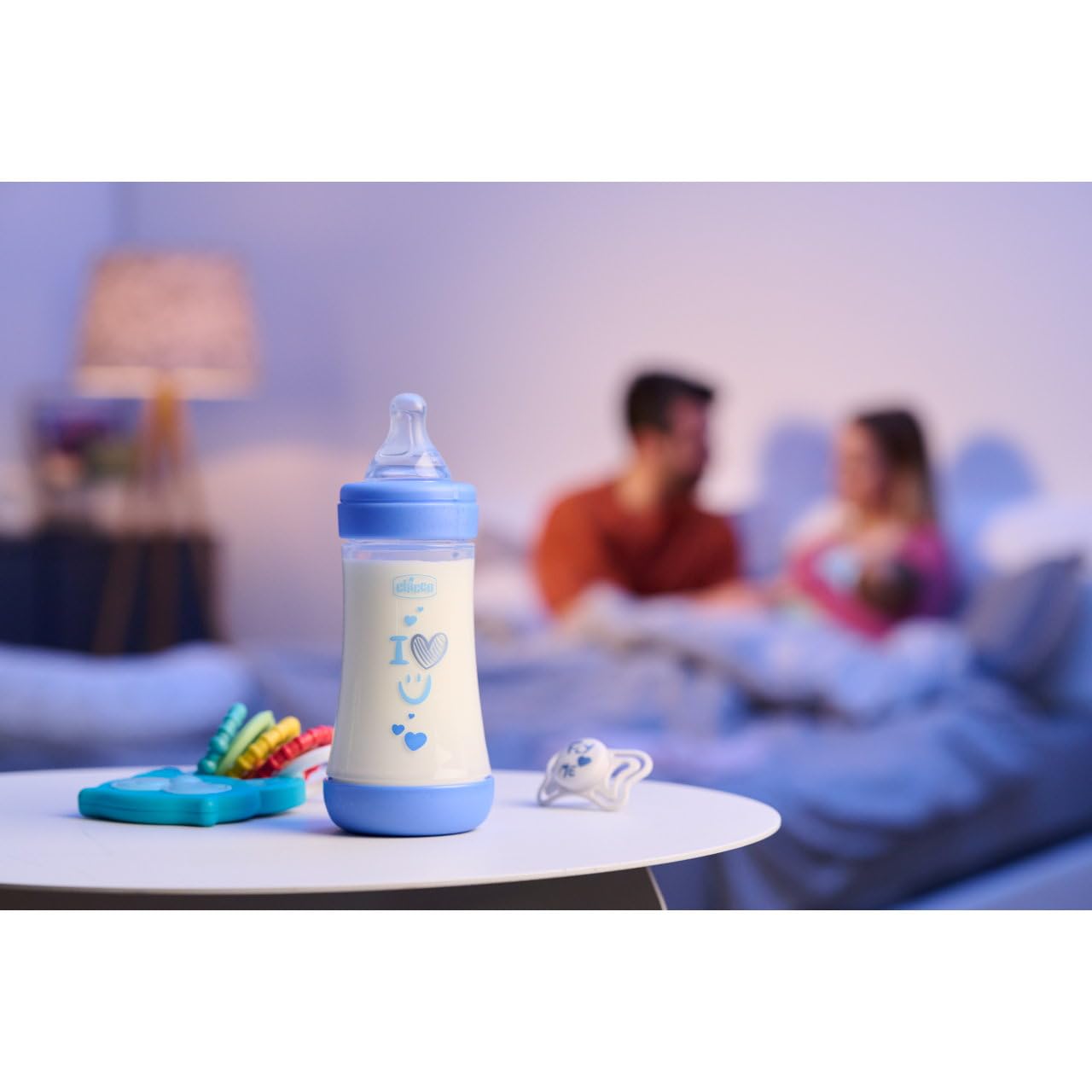 Chicco Perfect 5 Flacone Anti-Colic Flacone da 240 ml, Flusso Medio, per Bambini 2 m+, Ciuccio in Silicone, Bottiglia per l'Alimentazione Biberon da 240 ml con Sistema Intui-Flow