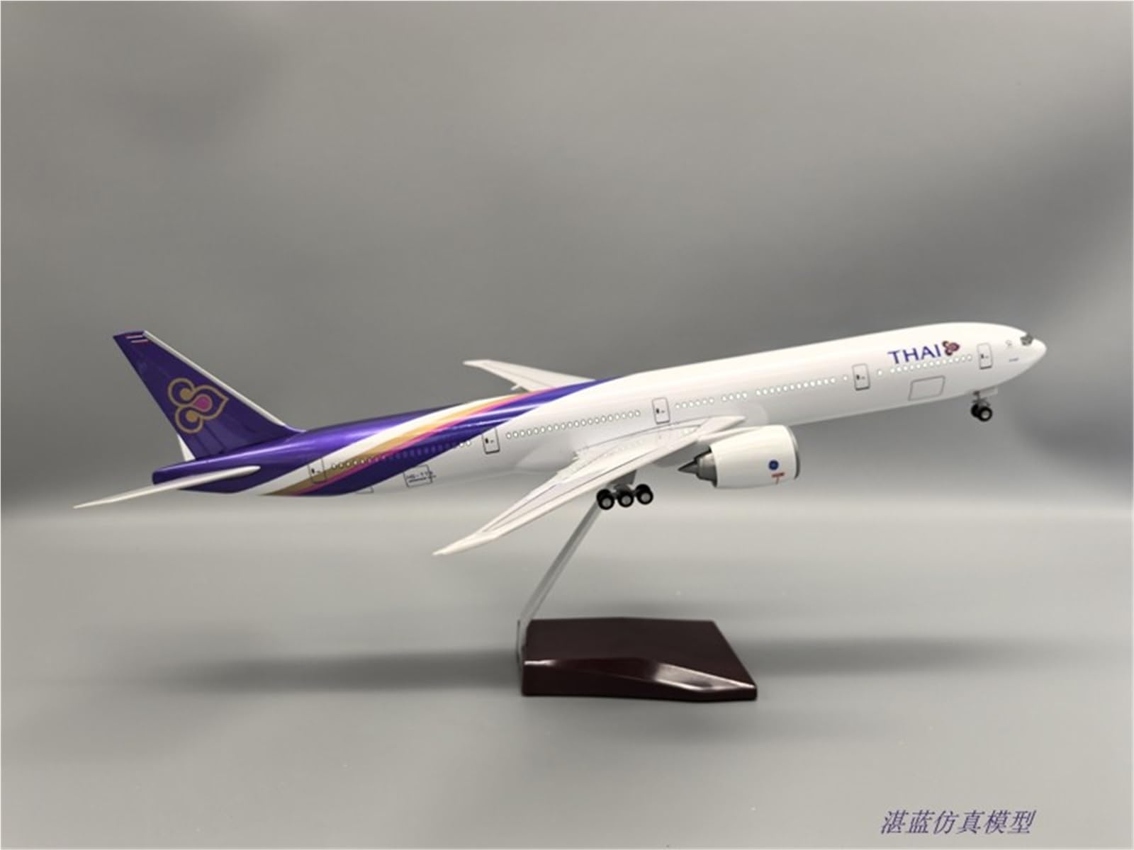 Repliki modeli samolotów Replika samolotów cywilnych w skali 1/157 47 cm Thai Airways dla Boeinga 777 Model samolotu do wyświetlania w lotnictwie Miniaturowy model samolotu (bez światła)
