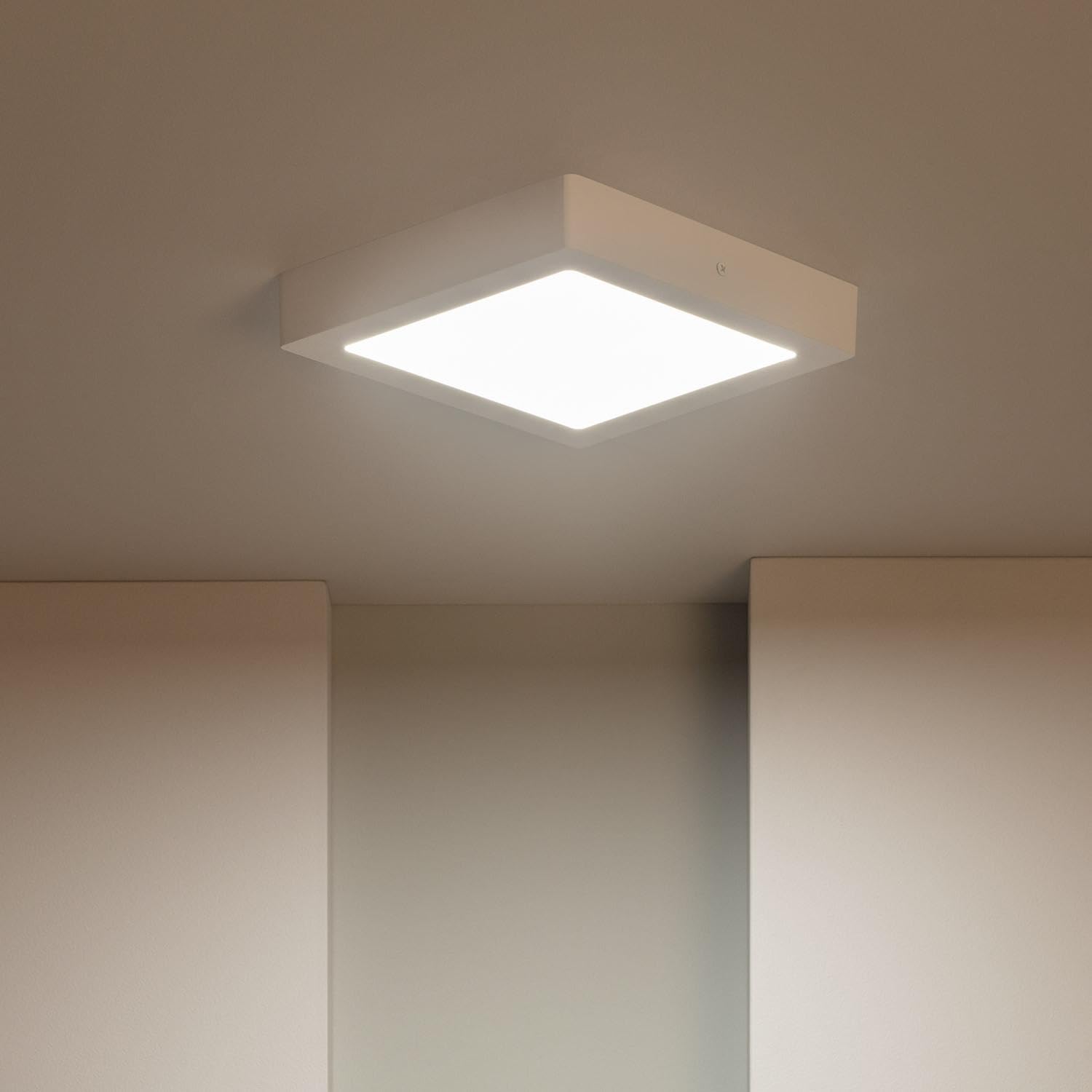Plafoniera LED Quadrata Ledkia 18W – Bianco Freddo 6000K – 1440 Lumen – Facile Installazione A Soffitto – Risparmio Energetico