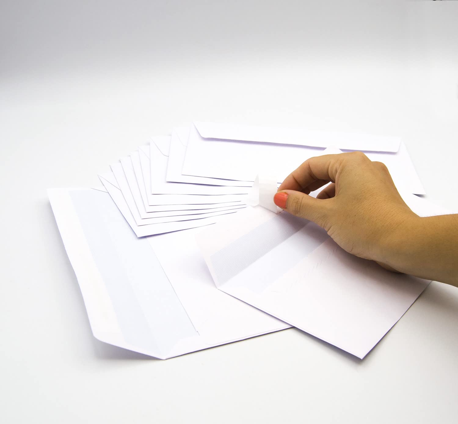 Sobres de Papel, Sobre Blanco Americano Sin Ventana, Medida 225 x 115 mm, Sobres Papel Blancos para Cartas y Documentos, Sobres 90 g/m² con Cierre Autoadhesivo · m-office (100 uds)