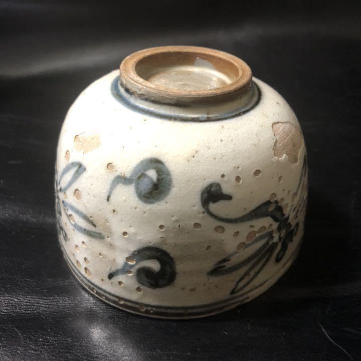 蔵からかなり古そうなトンボの絵付けの陶器が出てきた。茶道具、抹茶茶碗？　古美術品 Amazon.co.jp: 蔵からかなり古そうなトンボの絵付けの陶器が出