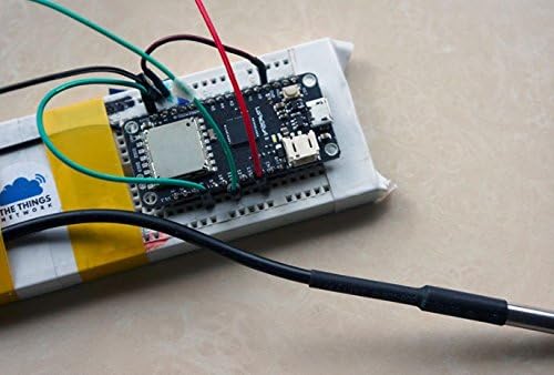 LoRa32u4 II board connected to breadboard with battery and sensor