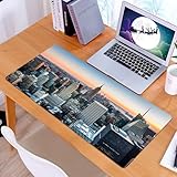 BASE EN CAOUTCHOUC ANTIDÉRAPANTE : Le coussin en caoutchouc solidement fixé au tissu empêche le tapis de souris de glisser et assure des mouvements fluides de la souris sur le tapis.