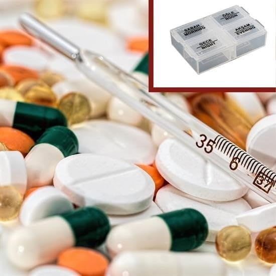OLLEVRA Günlük Hap İlaç Saklama Taşıma Kutusu 4 Öğün İlaç Hatırlatıcı