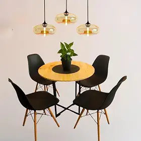 Mesa de jantar redonda para quatro pessoas Tampo de madeira maciça decorativo em estilo industrial (banquetas não incluídas)