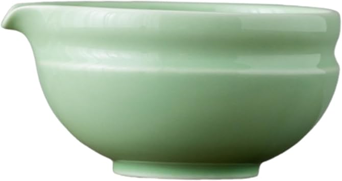 HouseVibe Ceramic Matcha Bowl Japanese Tea Cup with Spout Traditional Chawan 5.5 Inch 450ml Capacity for Green Tea Ceremony Beginner Gift- Light Green
