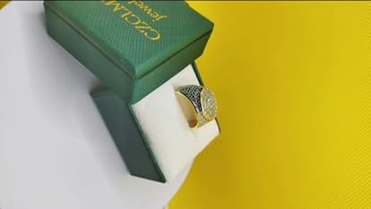 GENERATIONSEX 金テ 4G Crystal ring in metal with crystals in - golden yellow