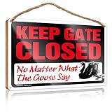 FZFN Letrero de madera para colgar en la puerta delantera, con texto en inglés 'Keep Gate Closed No Matter What The Goose Dice' (20 x 30 cm)