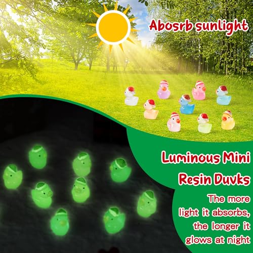 Haooryx 100 peças de mini patos de resina de Natal luminosos chapéu de Natal em miniatura figuras de