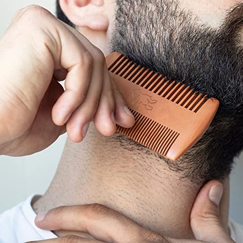 Foto von Ultralight Bartkamm von Camden Barbershop Company ● Birnbaumholz ● inkl. Etui ● für die tägliche Bartpflege & das Auftragen von Bartöl/Beard Balm ●