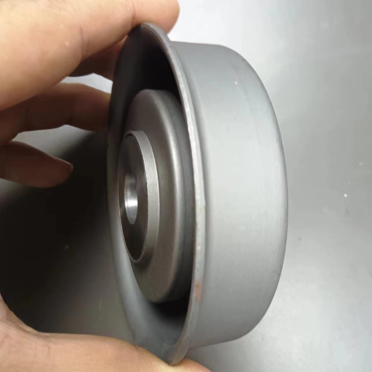 AIR CONDITIONING PULLEY MD308882