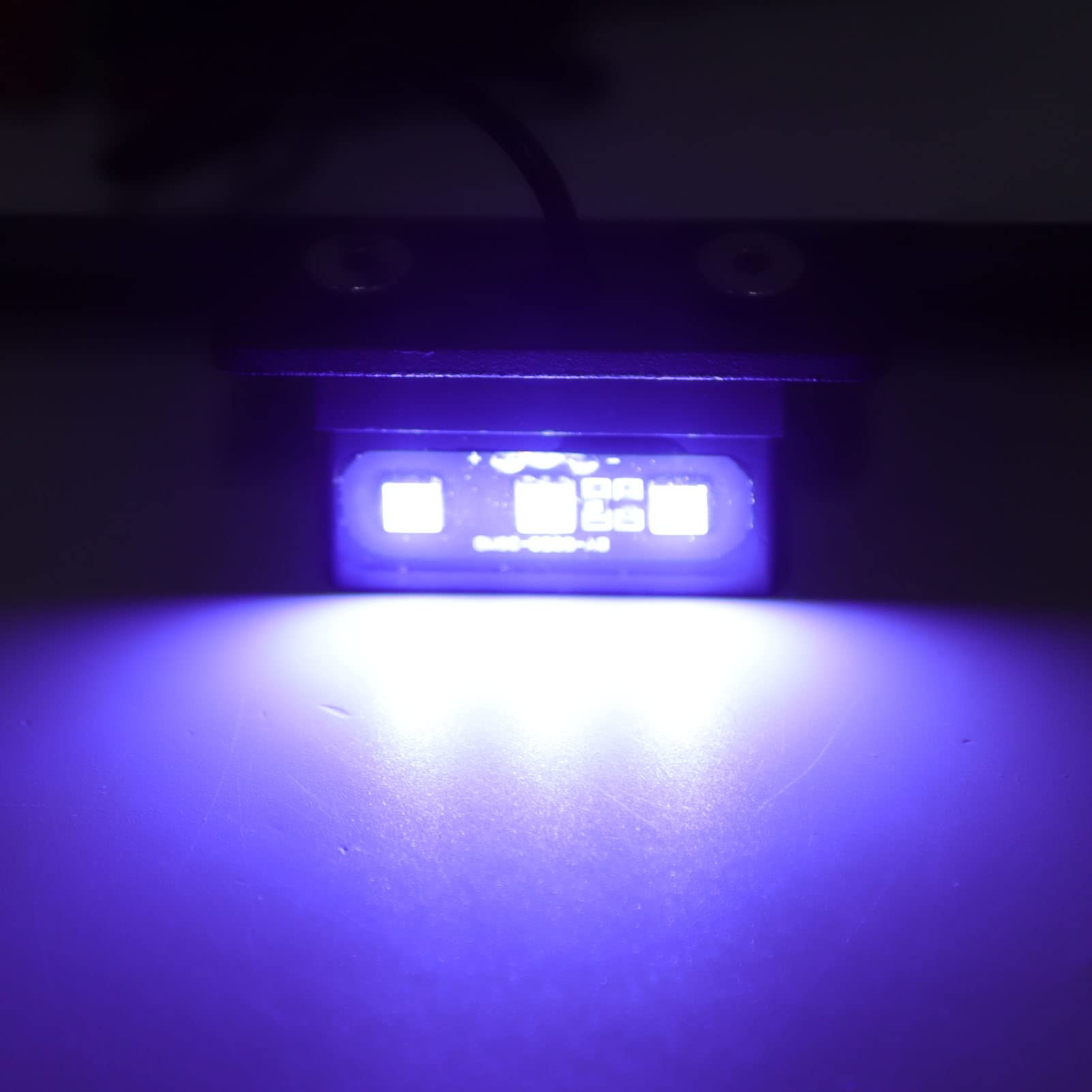 Feu Arrière Moto Universel Avec Plaque D'Immatriculation - Lampe LED Rouge à Montage Latéral