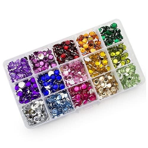 Strass dans une boîte pour customiser vos vêtements et objets déco