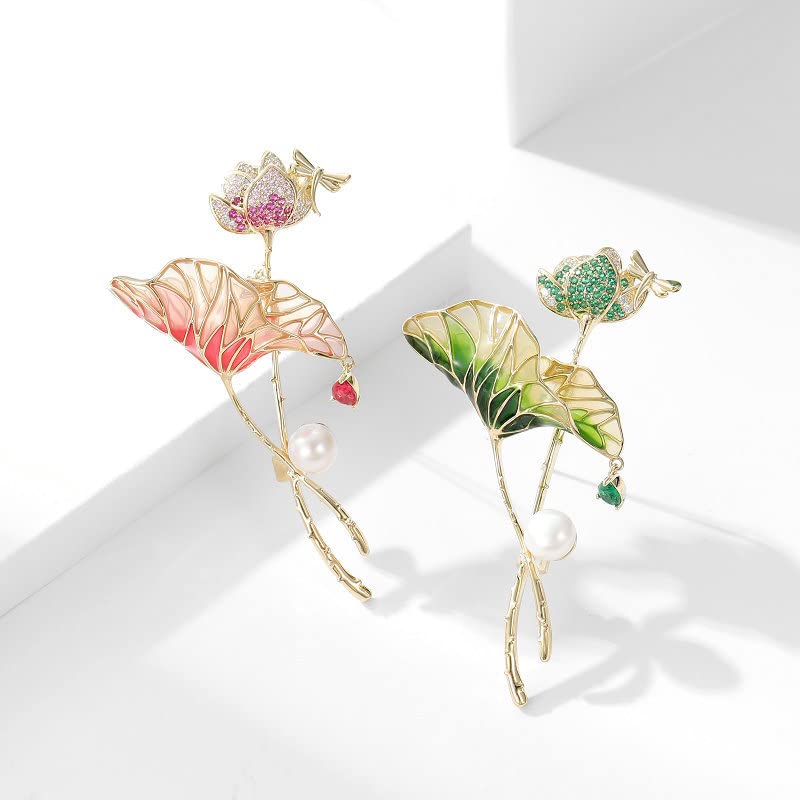 Image of 14K Gold Lotus Leaf Brooch with Sparkling Moissanite & Pearl, Elegant Flower Design - Unique Jewelry Gift for All Occasions