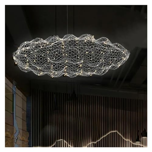 Lustre salon moderne nuage contre la lumière agressive des plafonniers classiques
