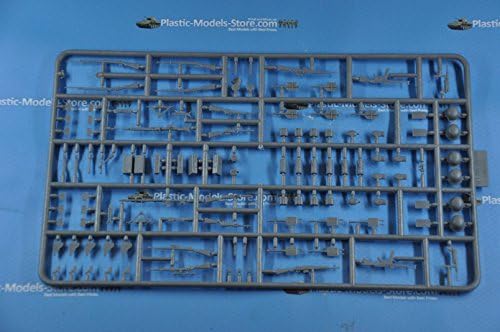 Master Box German Infantry ON The March, WW II ERA 6 Figures 1/35 35137
