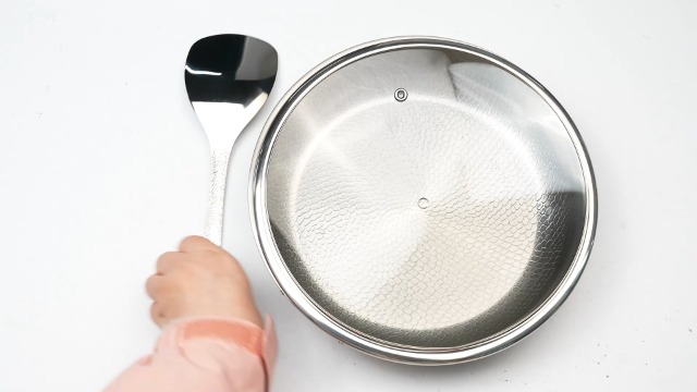 Gugxiom Titanium Hammered Pan Pro for Cooking, 30cm Titanium