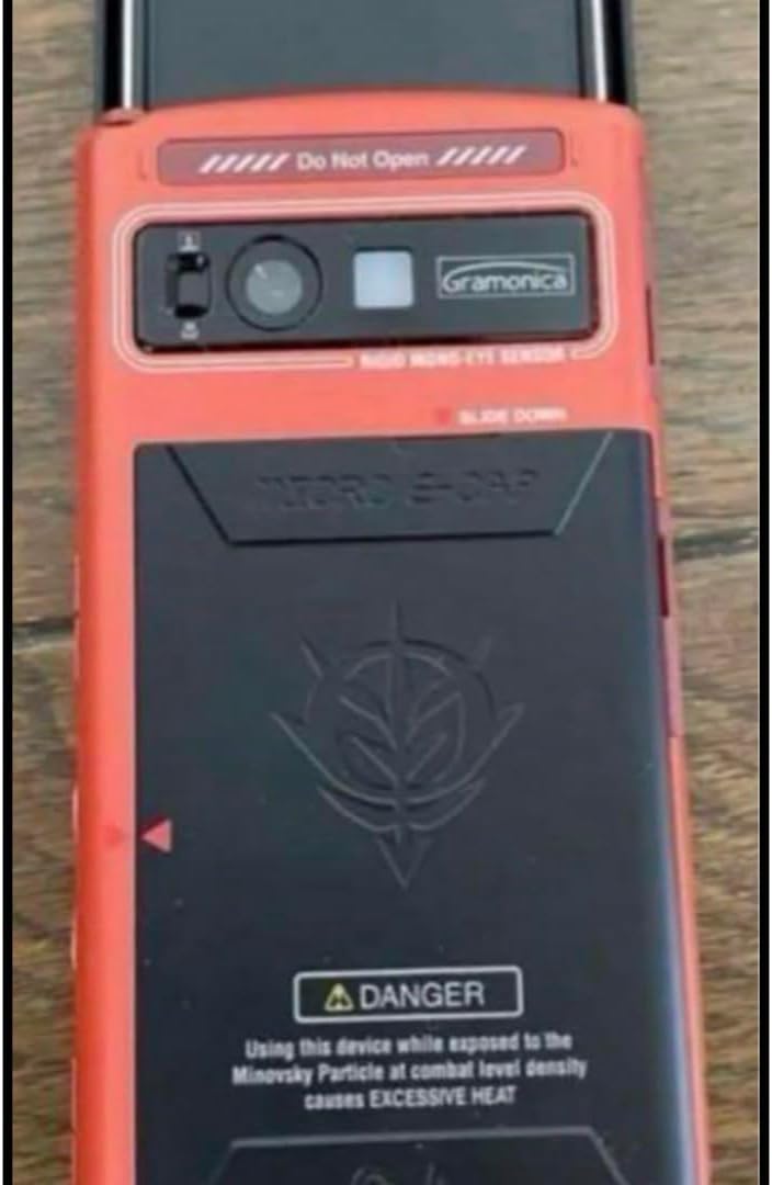 店頭用 913SH G PECHAR モックほか 動画で見る“シャア専用ケータイ