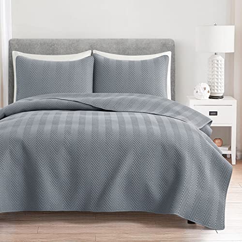 Excervent Grey Queen Quilt Set Chevron Pattern Microfiber Bedspreads Lightweight Breathable Coverlets Simple Morden Style For All Seasons 3 Piece(1 Quilt, 2 Pillow Shams) #TOP28