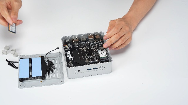 Amazon.com: MINISFORUM UM690L Slim Mini PC AMD Ryzen 9 6900HX